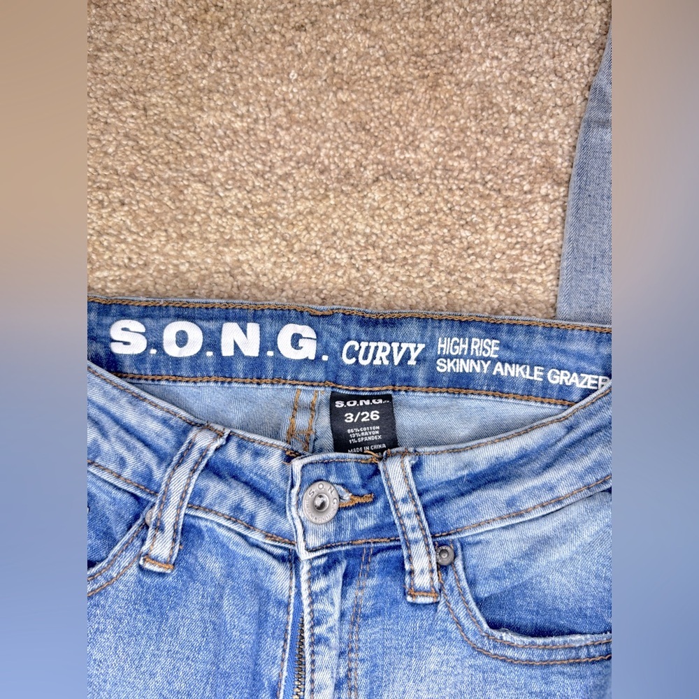 Women’s SONG Curvy High Rise Ripped Skinny Jeans - Picture 6 of 6